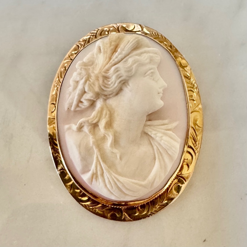 💰 SOLD 💰Antique 10K Yellow Gold E.L. Spencer Co. Deep Carved Shell Cameo Brooch